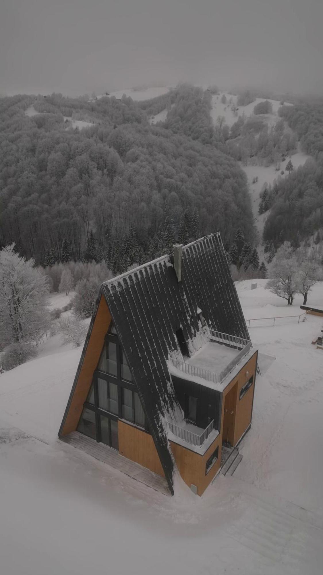 Amont Chalet Peștera Bagian luar foto